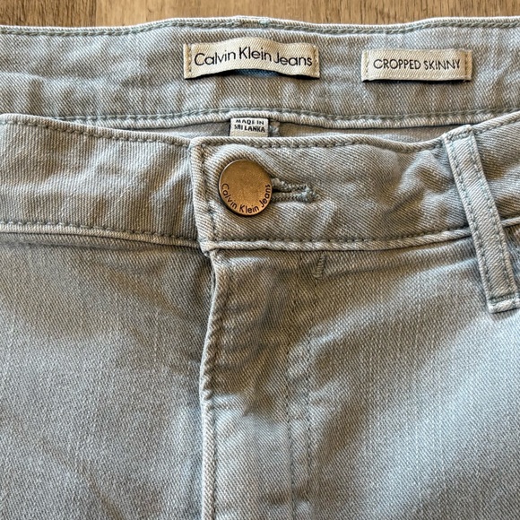 Calvin Klein Women’s Jeans Y2K light washed Denim size 12 cropped skinny - Picture 2 of 7
